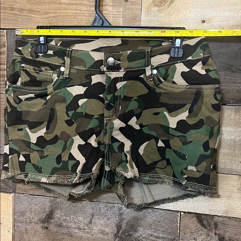 Venus Stretchy Camo Shorts, Women's/Ladies' size 6 camouflage shorts, like new